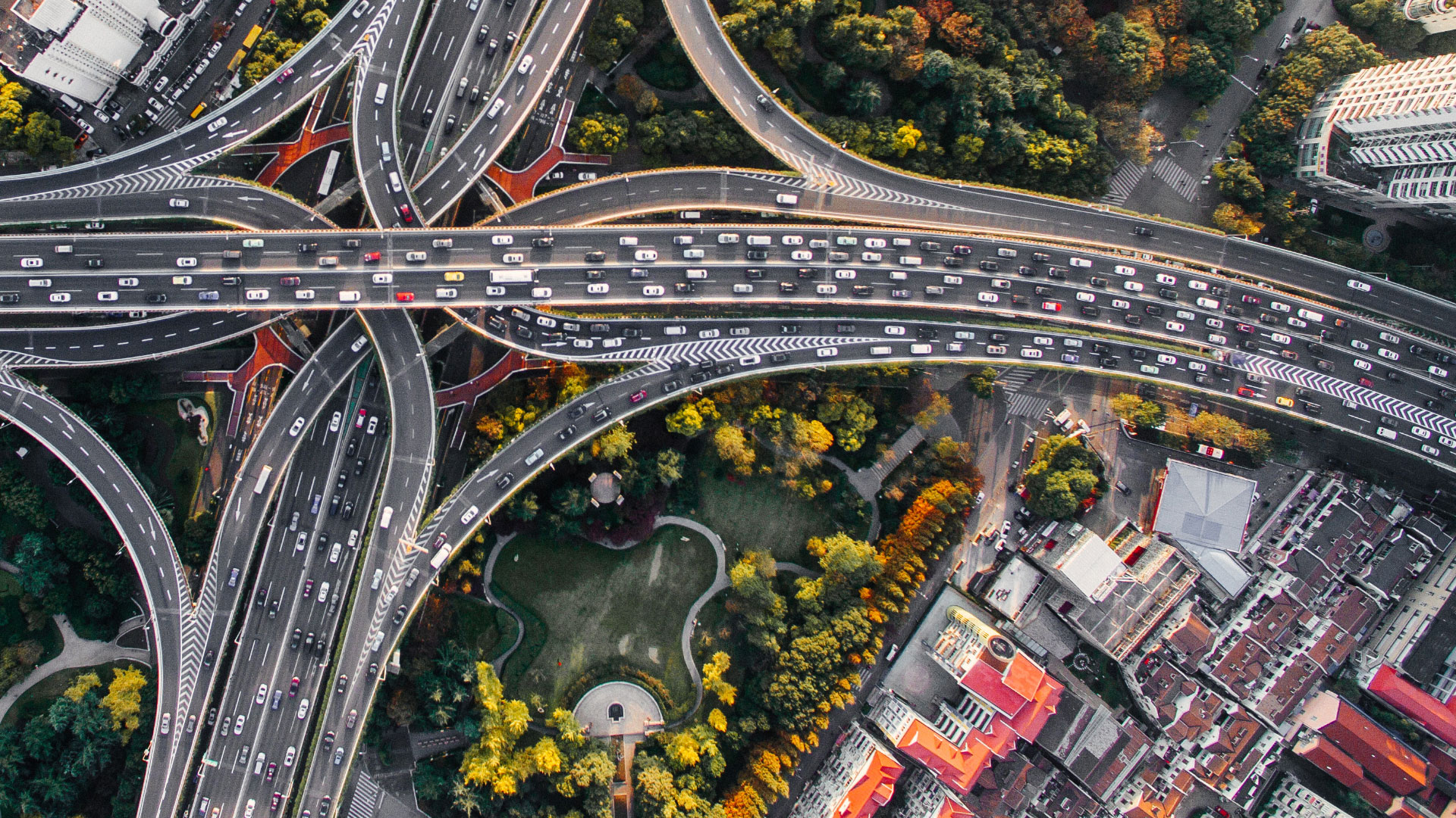 Nudo de carreteras que simboliza la planicifación en un sistema MES